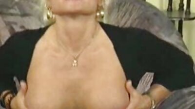 Két MILF barátnője jó szórakozást amatör házi porno együtt