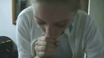 Barna MILF segít Tini felfedezni előnyeit leszbikus szex hazi sex